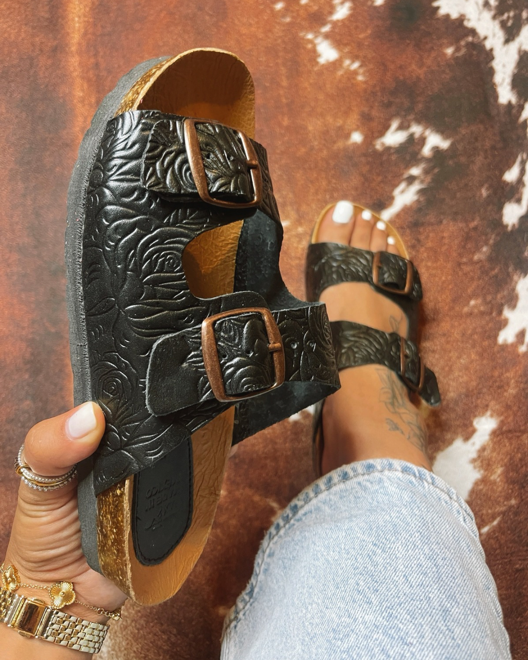 Tooled Leather Sandal in white, Mexican Huaraches, Huaraches Mexicanos 